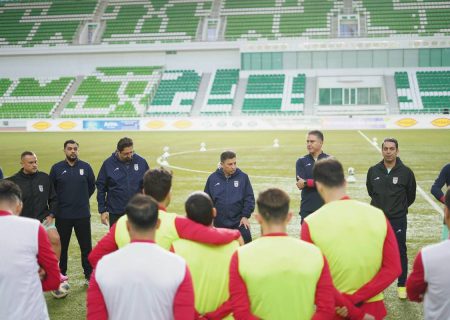 برگزاری تمرین تیم ملی در چمن مصنوعی ورزشگاه عشق‌آباد/آزمون پیاده روی کرد