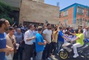 حضور یک پرسپولیسی در تجمع هواداران استقلال!