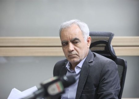 حاشیه دربی ۱۰۶| ممانعت از ورود بهاروند و مربیان تیم ملی به ورزشگاه/ ادامه سنگ‌پرانی هواداران