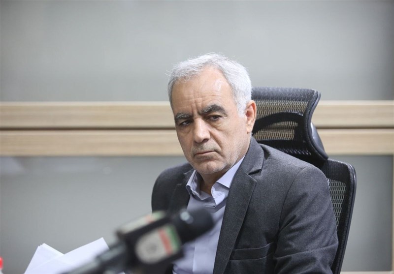 حاشیه دربی ۱۰۶| ممانعت از ورود بهاروند و مربیان تیم ملی به ورزشگاه/ ادامه سنگ‌پرانی هواداران