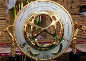 دو استیج آبی و قرمز برای جشن قهرمانی در اصفهان