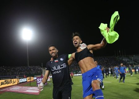 حسینی: آدم فرستادند تا علیه من شعار بدهند/در استقلال می‌مانم