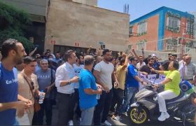 حضور یک پرسپولیسی در تجمع هواداران استقلال!